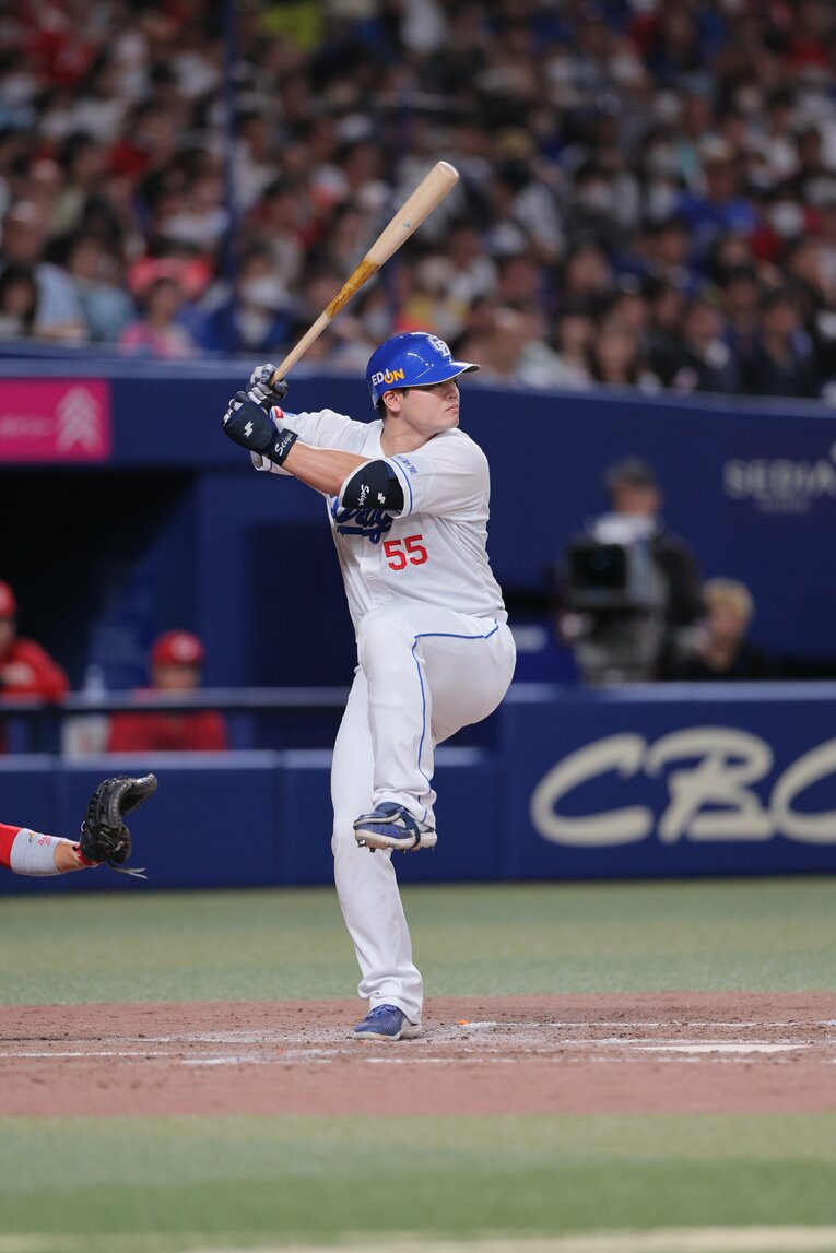 打席に立つ細川　©︎JIJI PRESS