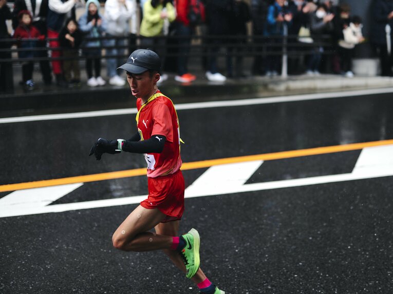 雨中の5区で区間新記録をマークし、大会MVPに輝いた“山の妖精”こと山本唯翔　©Nanae Suzuki