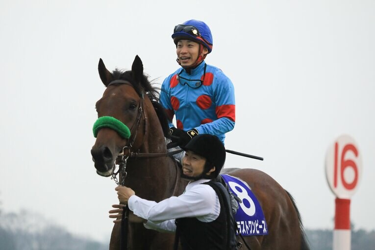 有馬記念を制したブラストワンピースと池添謙一騎手　©AFLO