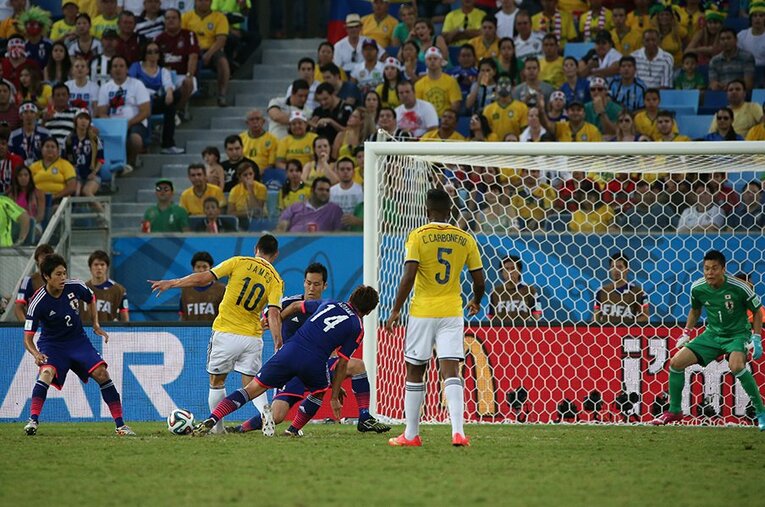 日本代表vsハメス・ロドリゲス（2014年）©JMPA