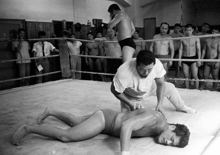 猪木と力道山　©Getty Images