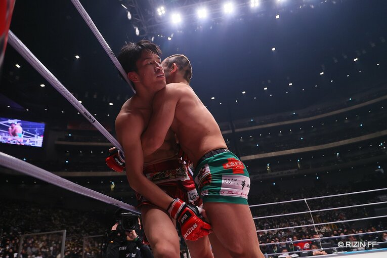 バンタム級ジャパンGP決勝　朝倉海vs扇久保博正　©RIZIN FF