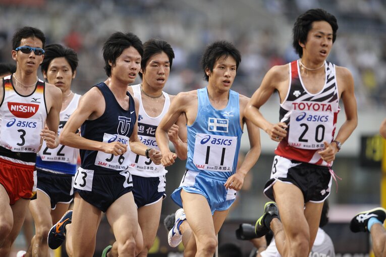 2011年の日本選手権。村澤の左は「山の神」こと柏原竜二　©BUNGEISHUNJU