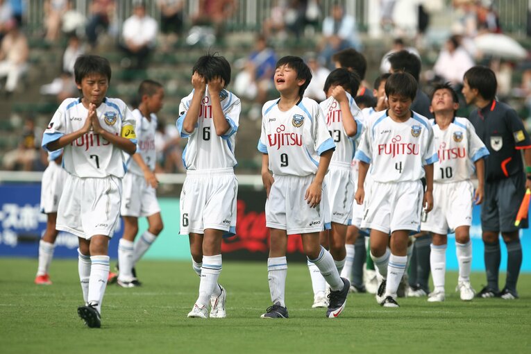 当時小6（12歳）の三笘薫。試合に敗れて涙を流すシーンも【3枚目／全3枚】　©AFLO