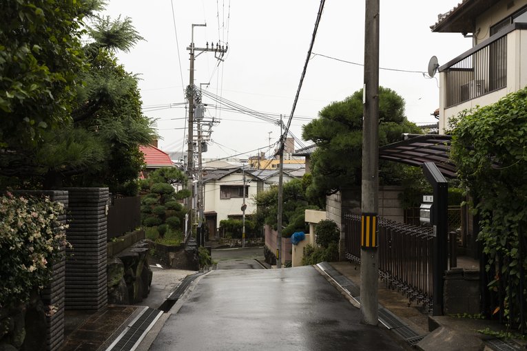 豊中運動場は豊中台地の突端にあった。今は台地の下へも住宅地が続く