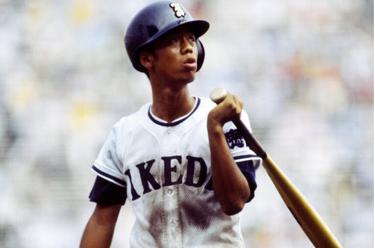 1982年夏の甲子園で優勝した池田高校。2試合連続本塁打など攻守で活躍した山口博史（写真）だったが、なぜ「9番」という打順だったのか ／ photograph by Katsuro Okazawa/AFLO