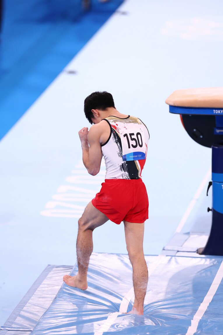 団体決勝の跳馬（谷川航） ©Naoya Sanuki／JMPA