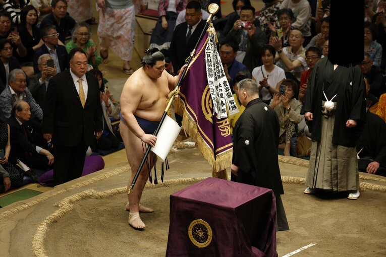 優勝旗授与　©Kiichi Matsumoto/JMPA