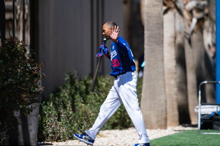 お手振りの神対応　©Nanae Suzuki