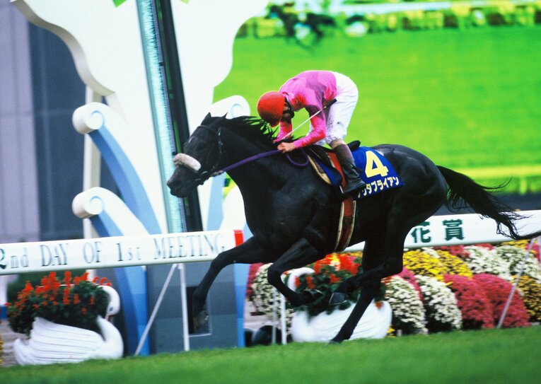 1994年、菊花賞を7馬身差で圧勝し、クラシック三冠を達成したナリタブライアン　©Tomohiko Hayashi