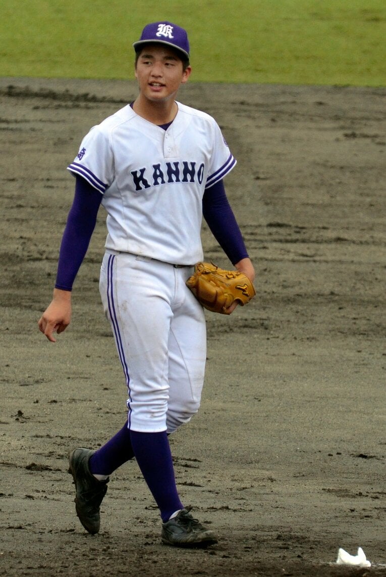 諫早農高時代の中村。今と比べると線の細さが目立つ。卒業後は県庁職員を目指していたという　©︎Asahi Shimbun