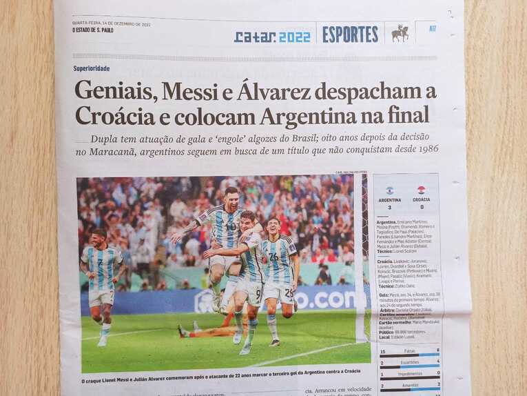 「天才メッシとアルバレスがクロアチアを叩き潰し、アルゼンチンを決勝へ導く」（日刊紙『オ・エスタード・デ・サンパウロ』）©Hiroaki Sawada