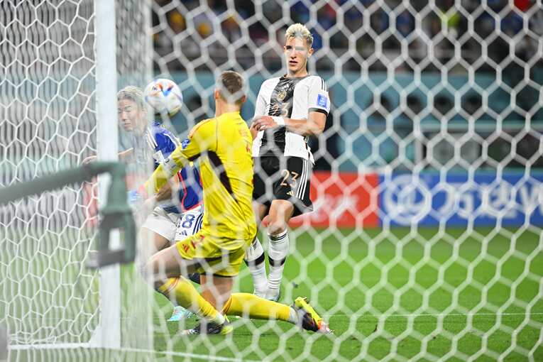 あのGKノイアーのニアをぶち抜く逆転ゴール　©Takuya Kaneko／JMPA