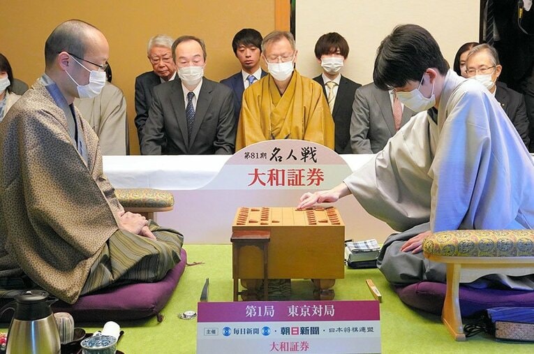 名人戦第1局での渡辺明名人と藤井聡太竜王（代表撮影）　©JIJI PRESS