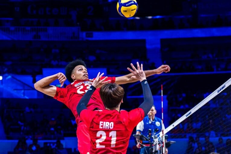 セッター永露元稀（21番）とのコンビネーションで得点を重ねたエバデダン・ラリー　©︎Volleyball World