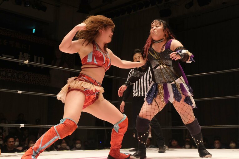 定評のあるエルボー。打ち合いで退かないことは試合の中で大事なポイントになる　©Norihiro Hashimoto