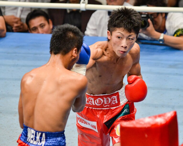2012年10月2日、プロデビュー戦を4回KO勝利で飾った井上尚弥（当時19歳）©Hiroaki Yamaguchi