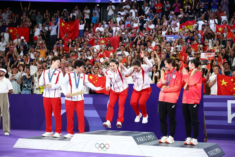 バドミントン女子ダブルスのメダルセレモニー　©Ryosuke Menju/JMPA