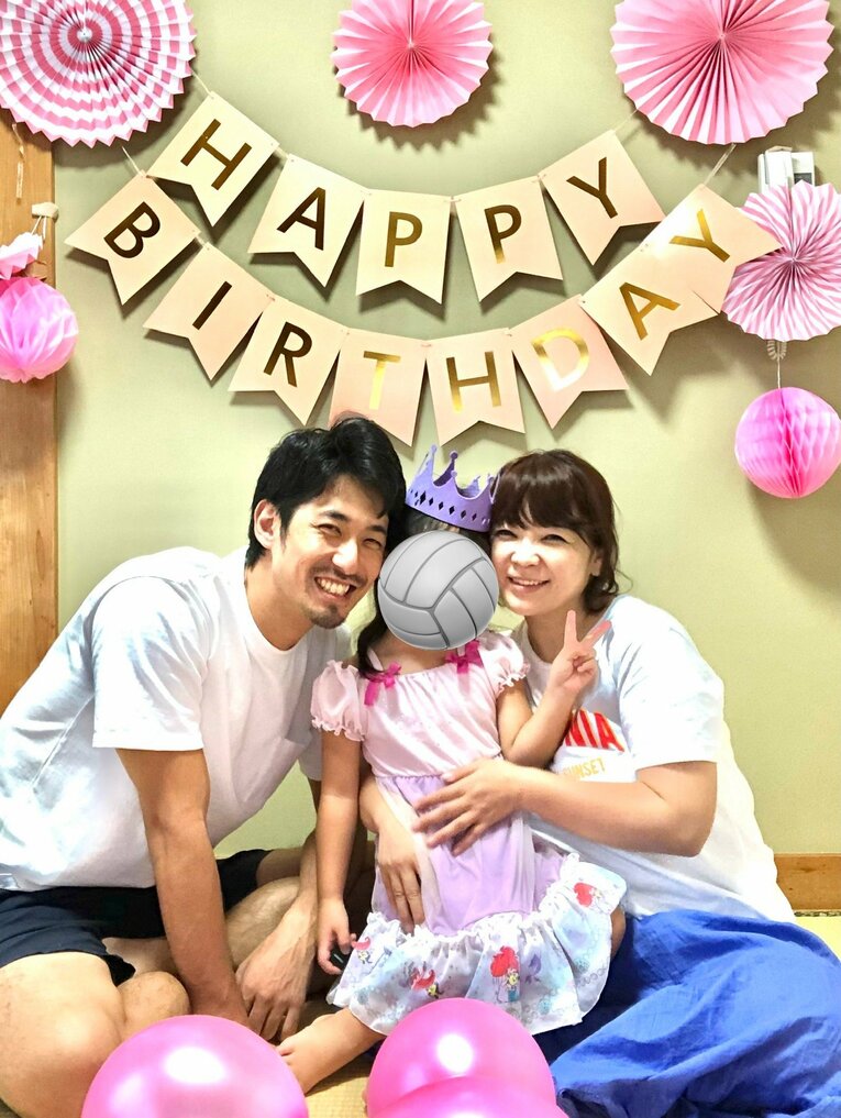 幸せそうな篠田家の家族写真（伊藤さん提供）