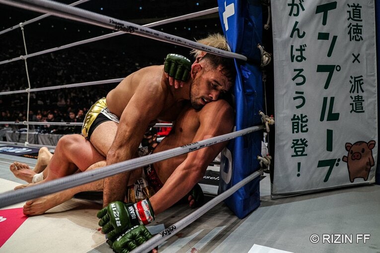 鈴木千裕vs.クレベル・コイケ　©RIZIN FF
