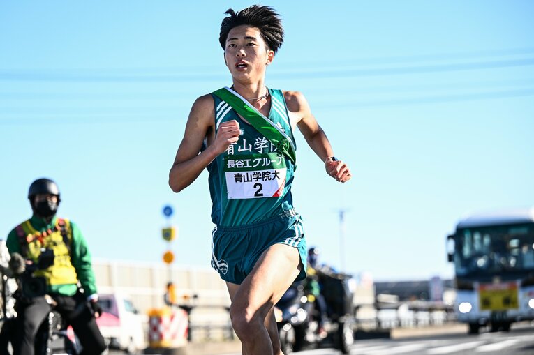 2区を走った青学大・白石光星（2年）。この日が3大駅伝デビュー戦だったが、区間16位に終わる　©Nanae Suzuki