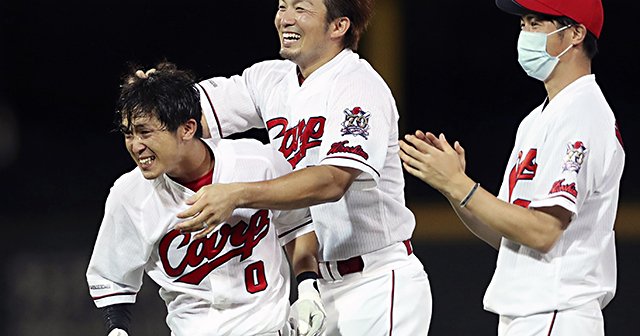 初サヨナラ打で涙のカープ上本崇司。「こんなに試合に出るのは初めて