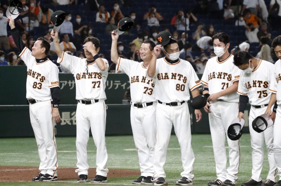 「なぜ6試合も延期できる?」巨人に問うファンへの謝罪と次にやるべきこと「選手にとってはシーズン中の1試合かもしれないが…」《大規模クラスターを巡って》<Number Web> photograph by KYODO