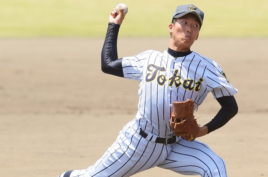 高校球界に150km右腕が新たに2人!島孝明と藤平尚真の“大物比べ”。<Number Web> photograph by NIKKAN SPORTS