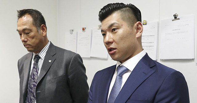 プロ野球選手会長 炭谷銀仁朗 正解は分からないが 戦っていく 2 5 プロ野球 Number Web ナンバー