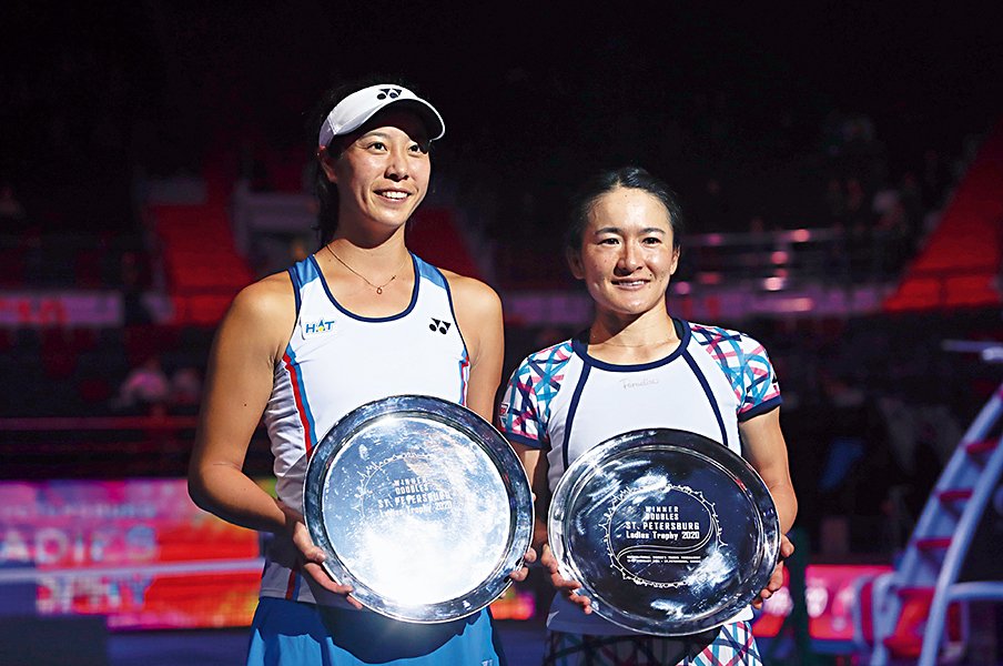 早くも3度優勝の青山&柴原ペア。五輪メダルを狙う二人だけの強み。~テニス界に現れた期待のコンビ~<Number Web> photograph by Getty Images