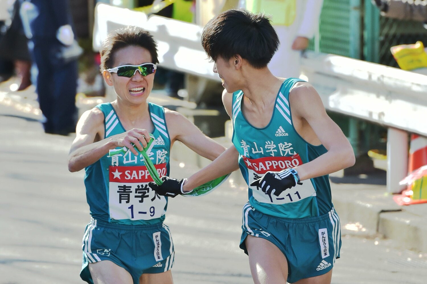 2017年の箱根では9区を走り、主将の安藤とタスキを繋いだ池田はその安藤の叱責で4年目に奮起　©JIJI PRESS