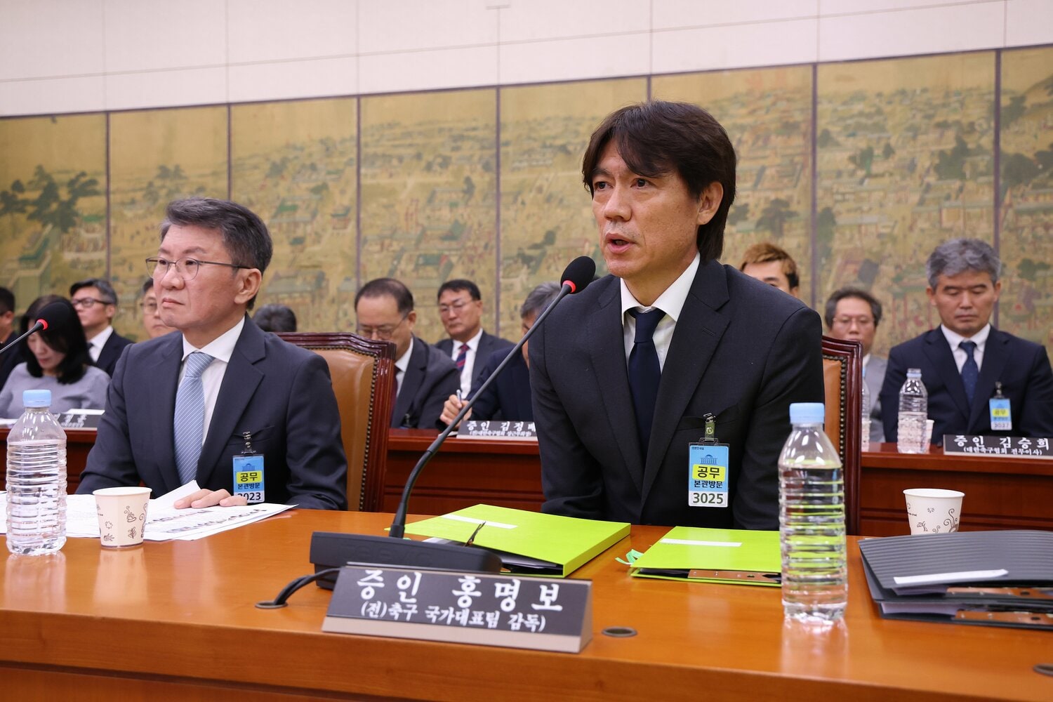 W杯での結果を受けて、韓国で厳しい批判の標的となった洪明甫監督 ©︎JIJI PRESS