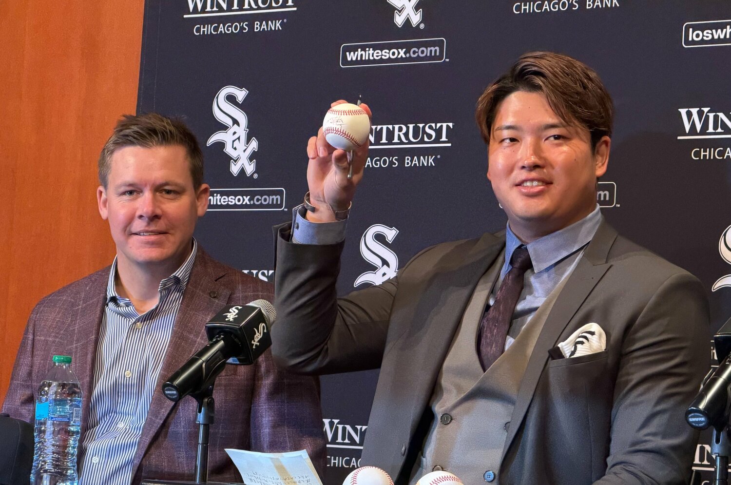 会見にのぞんだ村上の表情は明るかった　©Yuki Yamada