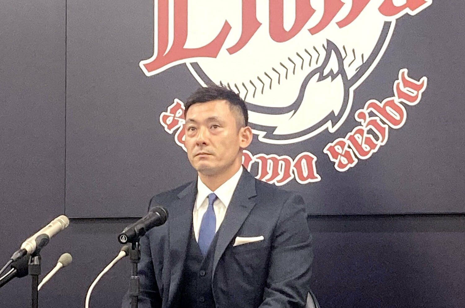 記者も驚き…西武・栗山巧42歳はなぜ「1年後の引退を表明」した？ “求道者”の思いとは「来年を、追求の締めくくりとして答えにしたい」＜Number Web＞ photograph by JIJI PRESS