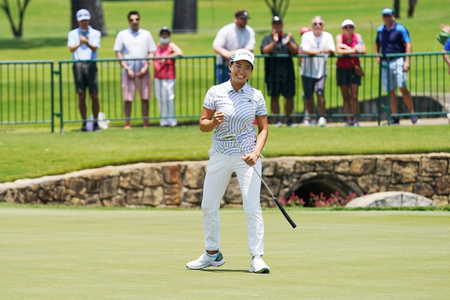 2日目18番でイーグルを決めてガッツポーズ　©Shizuka Minami