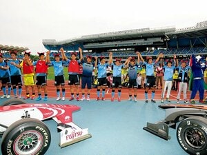 あらゆる層をスタジアムへ!川崎のメインスタンド活用法。~牧場、ヨガ……企画も超攻撃的~
