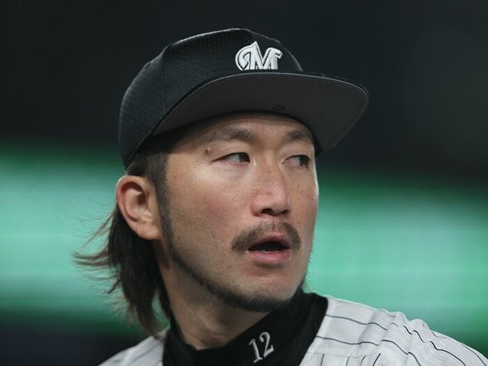 「高校時代の自分が聞いたら腰を抜かす」中華料理店でバイトしていた青年はなぜロッテのエースになれた？ 石川歩33歳の運命を変えた“シンカー”＜Number Web＞ photograph by Chiba Lotte Marines