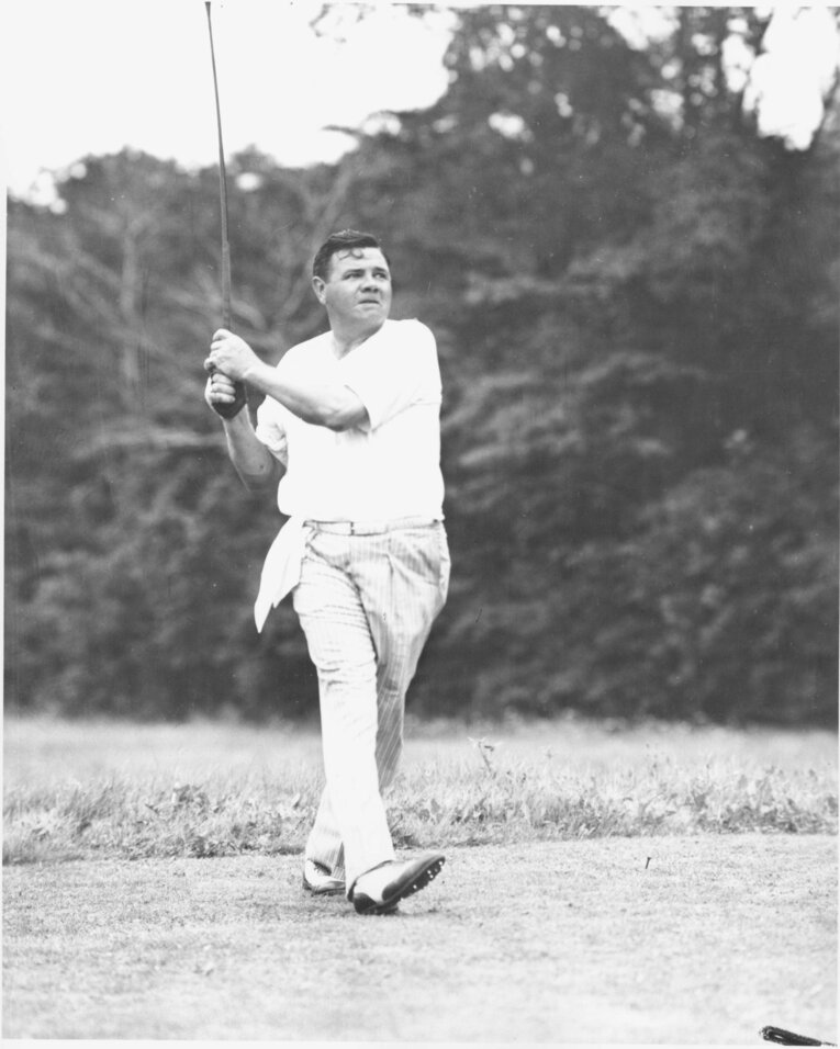 ゴルフをするルース。スコア85を残したという記録も　©Getty Images