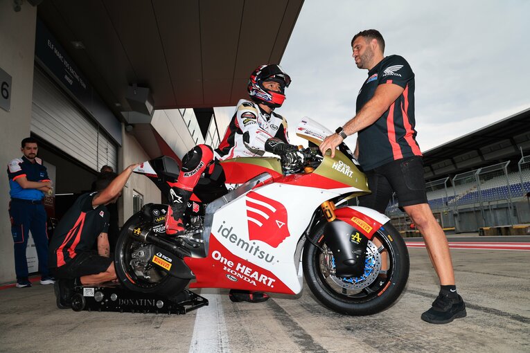 ピットアウトするチャントラ　©Satoshi Endo