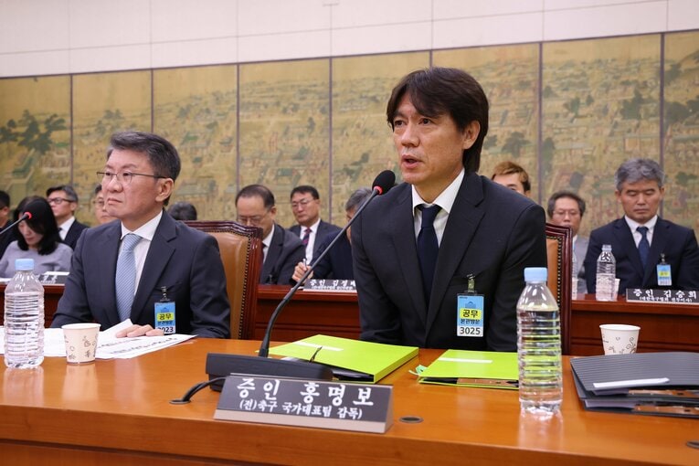 W杯での結果を受けて、韓国で厳しい批判の標的となった洪明甫監督　©︎JIJI PRESS