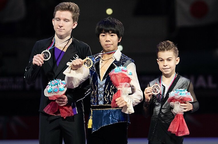 優勝した15歳、埼玉栄高校の佐藤駿（中央）。左は2位のアンドレイ・モザレフ（ロシア）、右は3位のダニール・サムソノフ（ロシア）。 ／ photograph by Asami Enomoto