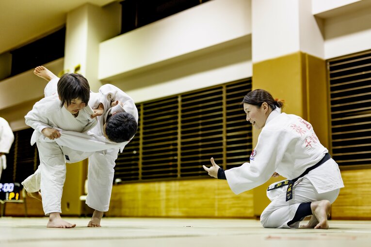 昨年から子供たちを指導する染宮さん（四街道警察・警和会）　©︎Kiichi Matsumoto