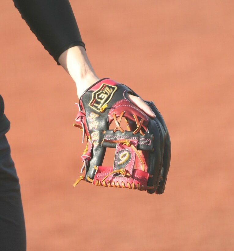 【高校球児ヒット商品】守備に定評のあるソフトバンクの今宮健太もゼットの内野グラブを愛用している