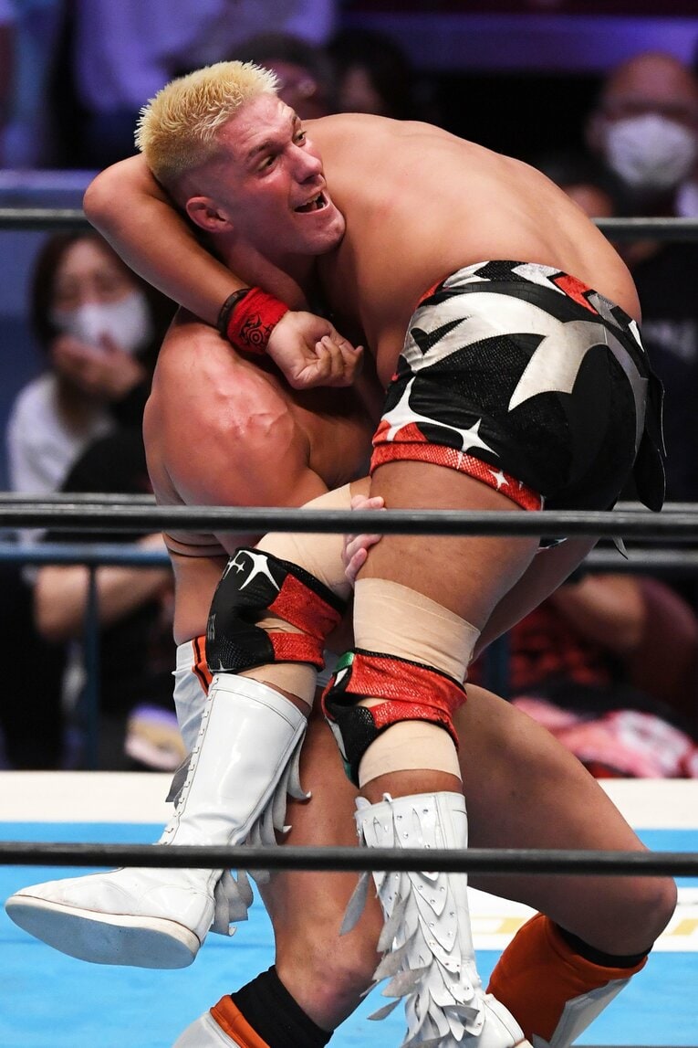 内藤哲也を持ち上げるザック　©Masashi Hara