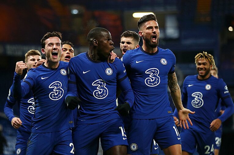 ゾウマのゴールを喜ぶジルーとチルウェルらチェルシーイレブン。ランパード監督のもとで明らかに好循環に入っている ／ photograph by Getty Images