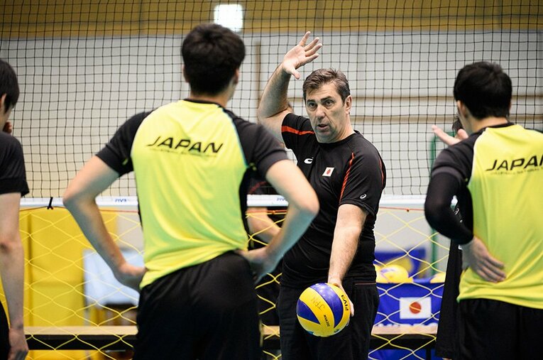 5月の始動会見でブランコーチは「私の持っている力、スキルを全て注いで成功に導きたい」と熱く語っていた。 ／ photograph by Asami Enomoto