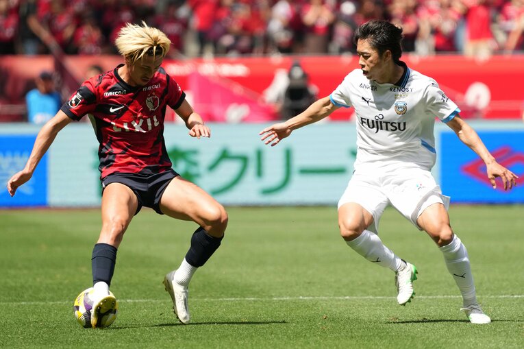 この試合で2アシストをマークした鈴木優磨　©Masashi Hara