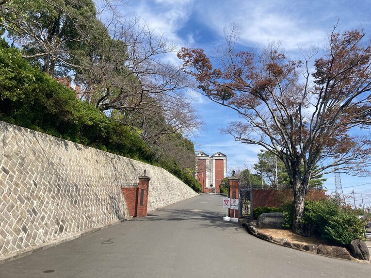 森保が通った長崎日大高（諫早市）。森保が住んでいた長崎市深堀町からはスクールバスで1時間半ほど