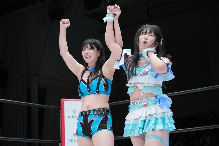 さくらあやと玖麗さやか　©Essei Hara