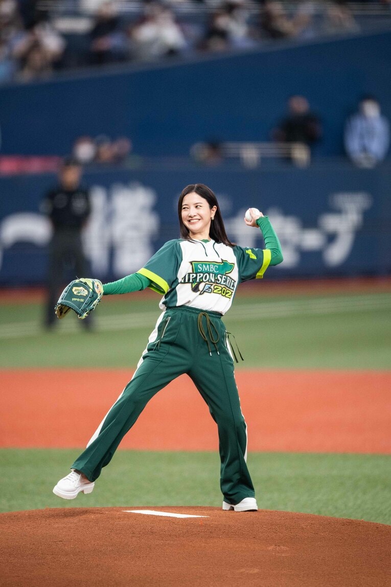 始球式を行った吉高由里子　©️Nanae Suzuki